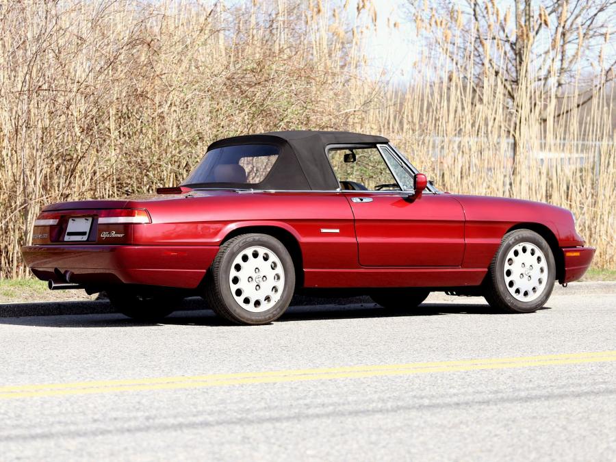  Alfa Romeo Spider Veloce (115.A1) 1990 года  (NA) (фото 3 из 7)